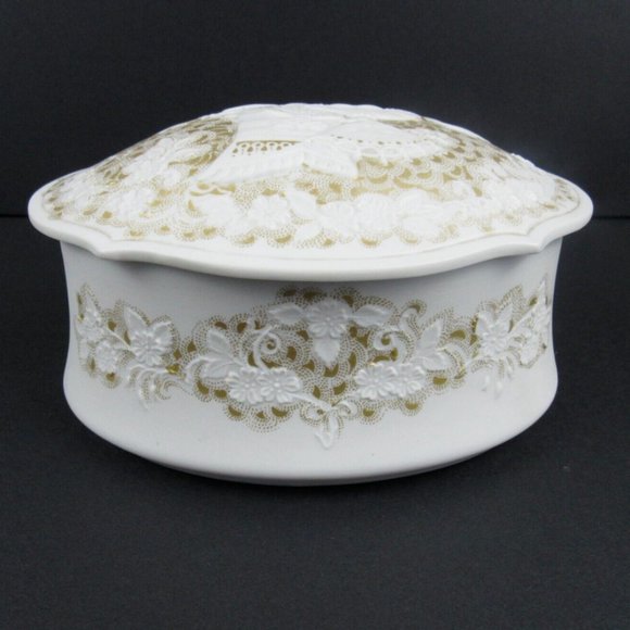 Vintage Kaiser Rhapsodie White Jewelry Box w/ Gold King & Queen Made in Germany - Picture 1 of 5